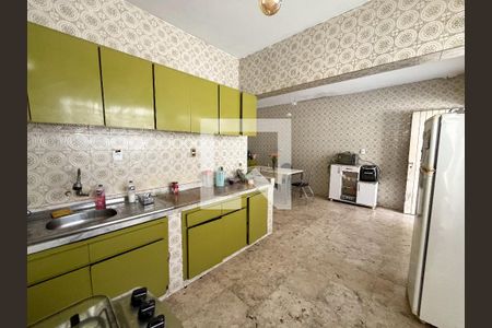 Casa à venda com 195m², 4 quartos e 4 vagasCozinha