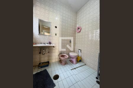 Casa à venda com 195m², 4 quartos e 4 vagasBanheiro 3