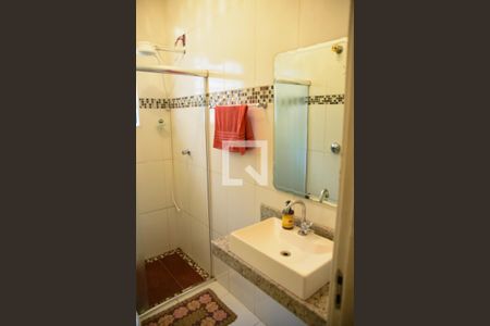 Casa à venda com 200m², 3 quartos e 2 vagas Casa à venda com 200m², 3 quartos e 2 vagasBanheiro Lavabo