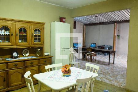 Casa à venda com 200m², 3 quartos e 2 vagas Casa à venda com 200m², 3 quartos e 2 vagasCozinha externa