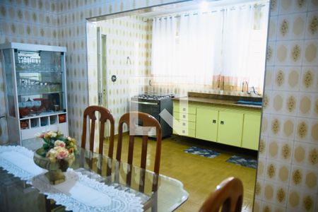 Casa à venda com 200m², 3 quartos e 2 vagas Casa à venda com 200m², 3 quartos e 2 vagasCozinha