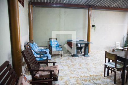 Casa à venda com 200m², 3 quartos e 2 vagas Casa à venda com 200m², 3 quartos e 2 vagasQuintal