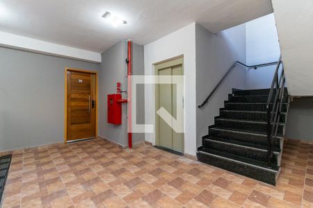 Apartamento à venda com 65m², 3 quartos e sem vaga Apartamento à venda com 65m², 3 quartos e sem vagaHall