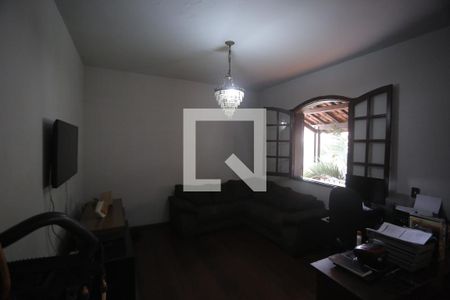 Casa à venda com 212m², 3 quartos e 4 vagasSala