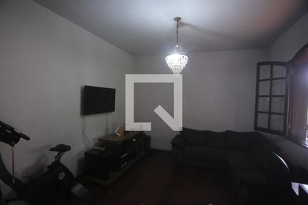 Casa à venda com 212m², 3 quartos e 4 vagasSala