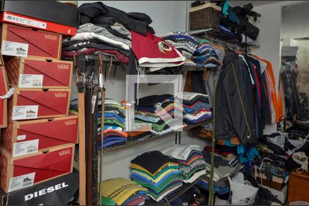 Apartamento à venda com 500m², 4 quartos e 2 vagas Apartamento à venda com 500m², 4 quartos e 2 vagasCloset