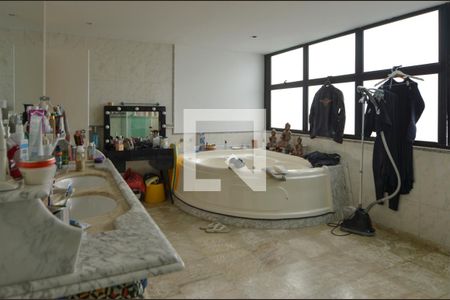 Apartamento à venda com 500m², 4 quartos e 2 vagas Apartamento à venda com 500m², 4 quartos e 2 vagasBanheiro