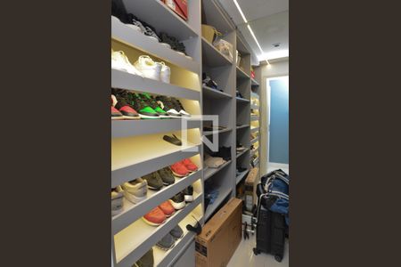 Apartamento à venda com 500m², 4 quartos e 2 vagas Apartamento à venda com 500m², 4 quartos e 2 vagasCloset