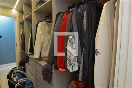 Apartamento à venda com 500m², 4 quartos e 2 vagas Apartamento à venda com 500m², 4 quartos e 2 vagasCloset