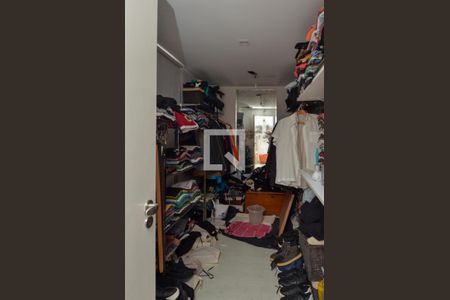 Apartamento à venda com 500m², 4 quartos e 2 vagas Apartamento à venda com 500m², 4 quartos e 2 vagasCloset