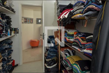 Apartamento à venda com 500m², 4 quartos e 2 vagas Apartamento à venda com 500m², 4 quartos e 2 vagasCloset