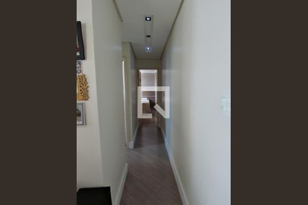 Apartamento para alugar com 83m², 2 quartos e 2 vagasCorredor acesso aos quartos e banheiro