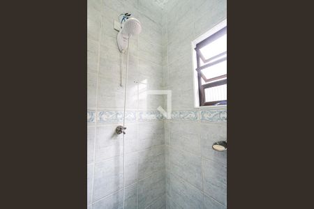 Casa à venda com 140m², 3 quartos e 2 vagasChuveiro