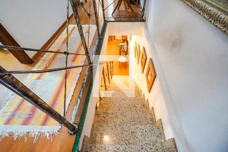 Casa à venda com 140m², 3 quartos e 2 vagasEscada