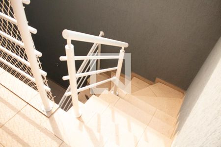 Escada de casa para alugar com 3 quartos, 200m² em Jardim das Flores, Osasco