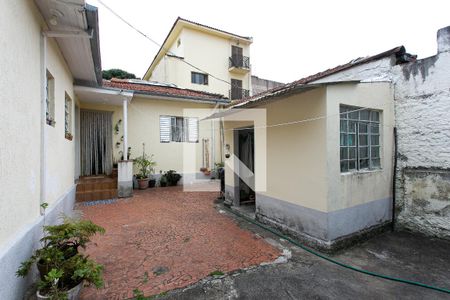 Casa à venda com 80m², 2 quartos e 6 vagas Casa à venda com 80m², 2 quartos e 6 vagasQuintal