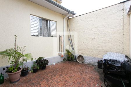 Casa à venda com 80m², 2 quartos e 6 vagas Casa à venda com 80m², 2 quartos e 6 vagasQuintal