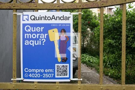 Casa à venda com 80m², 2 quartos e 6 vagas Casa à venda com 80m², 2 quartos e 6 vagasFachada