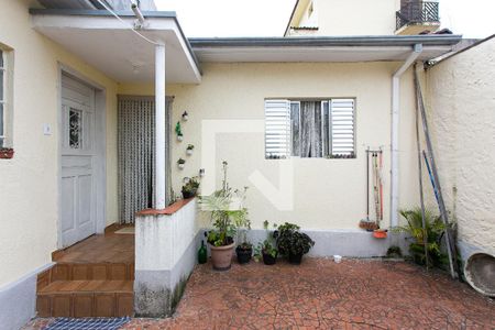 Casa à venda com 80m², 2 quartos e 6 vagas Casa à venda com 80m², 2 quartos e 6 vagasQuintal