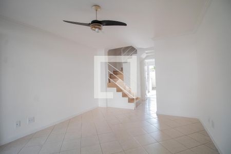 Sala de casa de condomínio para alugar com 3 quartos, 99m² em Vargem Pequena, Rio de Janeiro