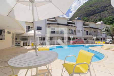 Casa de condomínio para alugar com 99m², 3 quartos e 1 vaga Casa de condomínio para alugar com 99m², 3 quartos e 1 vagaPiscina