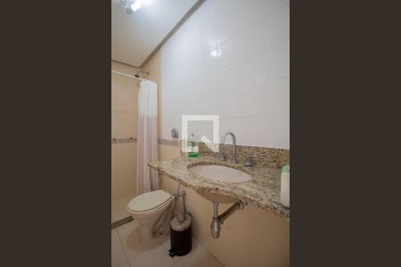 Banheiro da Suíte 1 de casa de condomínio para alugar com 3 quartos, 99m² em Vargem Pequena, Rio de Janeiro