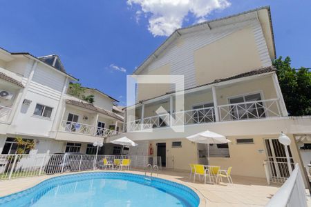 Casa de condomínio para alugar com 99m², 3 quartos e 1 vaga Casa de condomínio para alugar com 99m², 3 quartos e 1 vagaPiscina