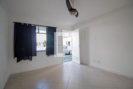 Sala de casa de condomínio para alugar com 3 quartos, 99m² em Vargem Pequena, Rio de Janeiro