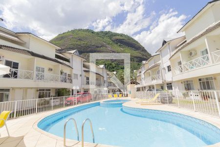 Casa de condomínio para alugar com 99m², 3 quartos e 1 vaga Casa de condomínio para alugar com 99m², 3 quartos e 1 vagaPiscina
