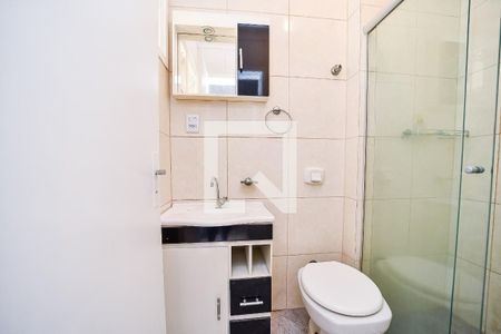 Banheiro de apartamento à venda com 1 quarto, 44m² em Passo D’areia, Porto Alegre