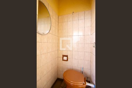 Casa à venda com 300m², 3 quartos e 2 vagasBanheiro de serviço 