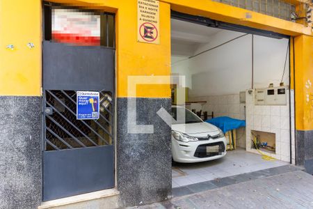 Casa à venda com 186m², 2 quartos e 5 vagas Casa à venda com 186m², 2 quartos e 5 vagasFachada