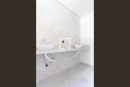 Casa à venda com 207m², 3 quartos e 3 vagasBanheiro da Semi - Suíte 1 e 2