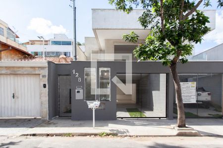 Casa à venda com 207m², 3 quartos e 3 vagasFachada