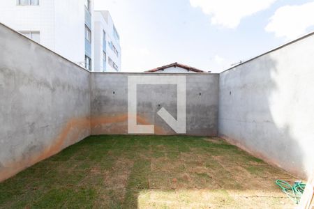 Casa à venda com 207m², 3 quartos e 3 vagasQuintal