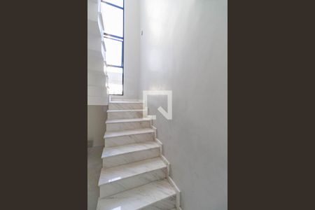 Escada de casa à venda com 3 quartos, 207m² em Paquetá, Belo Horizonte