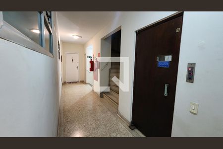 Apartamento para alugar com 100m², 3 quartos e 1 vagaEscada