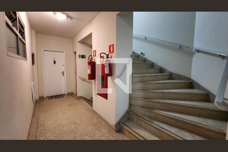 Apartamento para alugar com 100m², 3 quartos e 1 vagaEscada