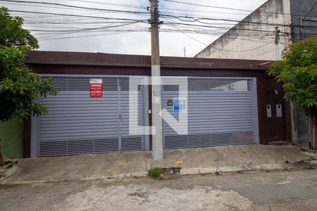 Casa para alugar com 100m², 3 quartos e 1 vaga Casa para alugar com 100m², 3 quartos e 1 vagaFachada