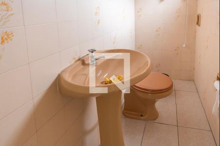 Casa à venda com 300m², 4 quartos e 4 vagas Casa à venda com 300m², 4 quartos e 4 vagasBanheiro de serviço