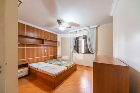 Casa à venda com 300m², 4 quartos e 4 vagas Casa à venda com 300m², 4 quartos e 4 vagasQuarto 4