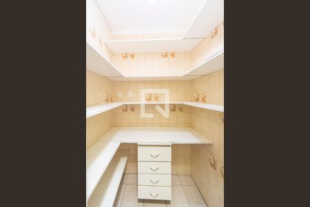 Casa à venda com 300m², 4 quartos e 4 vagas Casa à venda com 300m², 4 quartos e 4 vagasDespensa