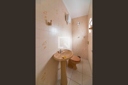 Casa à venda com 300m², 4 quartos e 4 vagas Casa à venda com 300m², 4 quartos e 4 vagasBanheiro de serviço