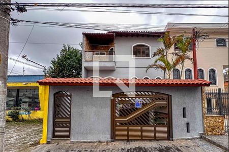 Casa à venda com 300m², 4 quartos e 4 vagas Casa à venda com 300m², 4 quartos e 4 vagasFachada