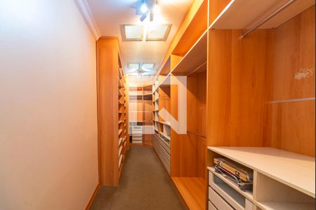 Casa à venda com 300m², 4 quartos e 4 vagas Casa à venda com 300m², 4 quartos e 4 vagasCloset do Quarto 4