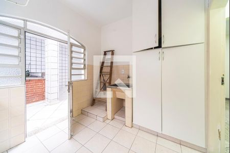 Casa à venda com 300m², 4 quartos e 4 vagas Casa à venda com 300m², 4 quartos e 4 vagasÁrea de Serviço