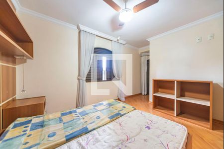 Casa à venda com 300m², 4 quartos e 4 vagas Casa à venda com 300m², 4 quartos e 4 vagasQuarto 4