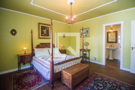 Casa à venda com 300m², 3 quartos e 4 vagas Casa à venda com 300m², 3 quartos e 4 vagasSuíte