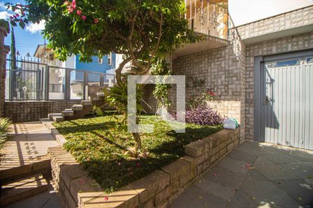 Casa à venda com 300m², 3 quartos e 4 vagas Casa à venda com 300m², 3 quartos e 4 vagasPátio