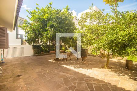 Casa à venda com 300m², 3 quartos e 4 vagas Casa à venda com 300m², 3 quartos e 4 vagasPátio